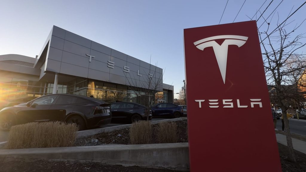 Mengapa stok Tesla terurai dan apa yang terjadi selanjutnya, menurut Barclays