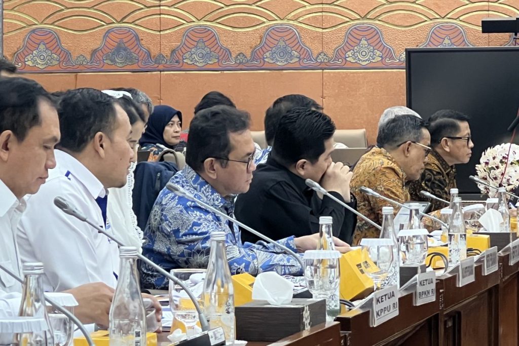 Menteri Thohir bersumpah untuk melindungi karyawan dari efek pemotongan anggaran