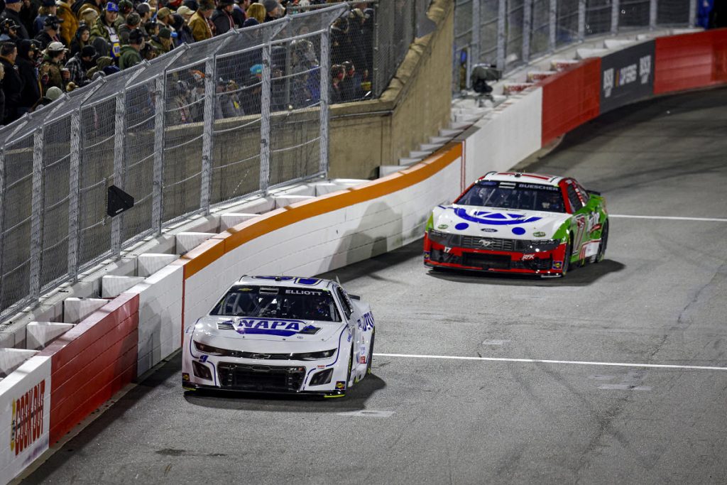 NASCAR: Chase Elliott mendominasi bentrokan di Stadion Bowman Grey