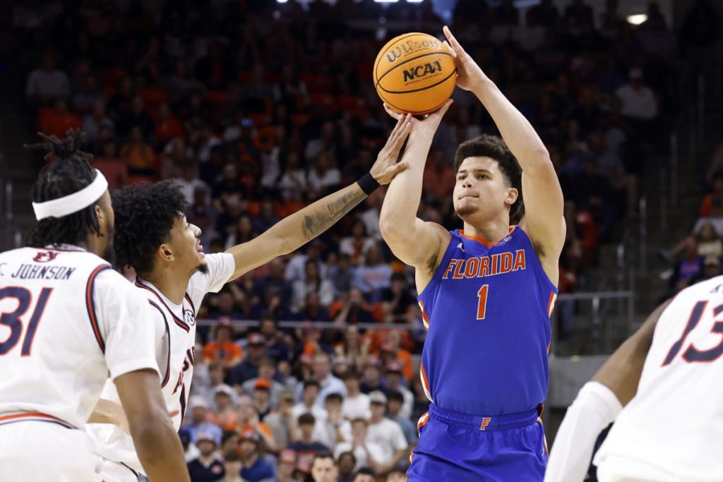 No. 1 Auburn menderita kerugian SEC pertama, kalah besar di rumah untuk No. 6 Florida, 90-81