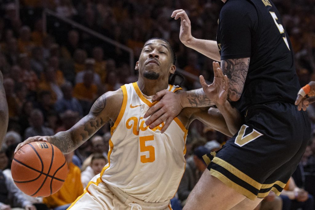 No. 5 Tennessee Rally dari defisit 16 poin untuk mengalahkan Vanderbilt, 81-76