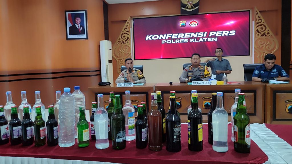 Operasi Pekat, Polres Klaten Amanka 783 Botol Miras Dan 210 Liter Ciu