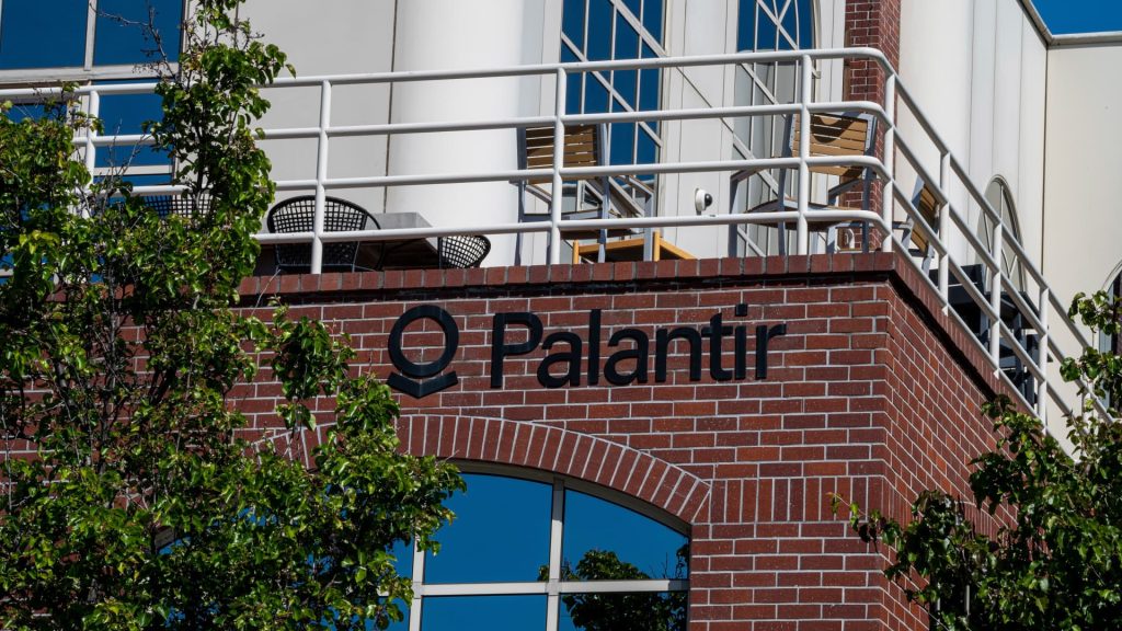 Palantir mendapat peringkat beli dari Loop Capital, yang membutuhkan lebih dari 25% terbalik