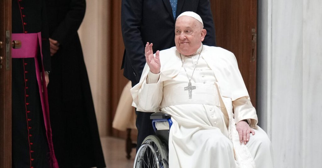 Paus Francis menempatkan gereja di atas kesehatannya, kata pengamat Vatikan