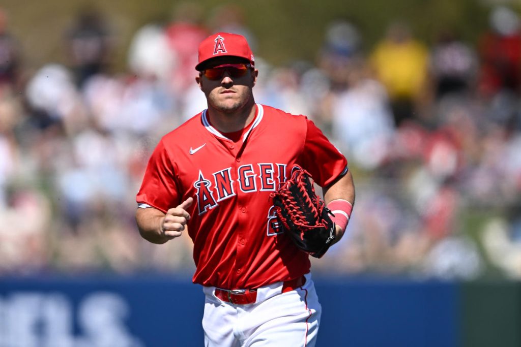 Pemain luar malaikat Mike Trout membuat pindah ke bidang kanan: ‘hanya mencoba melestarikan kakinya’