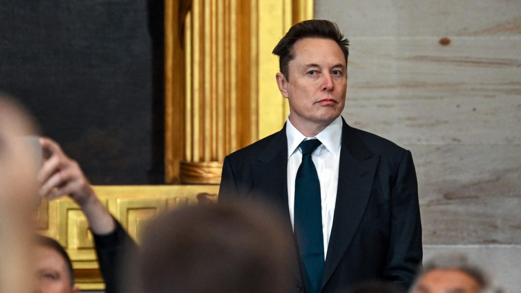 Pembantu musk mengunci pekerja pemerintah AS dari sistem komputer