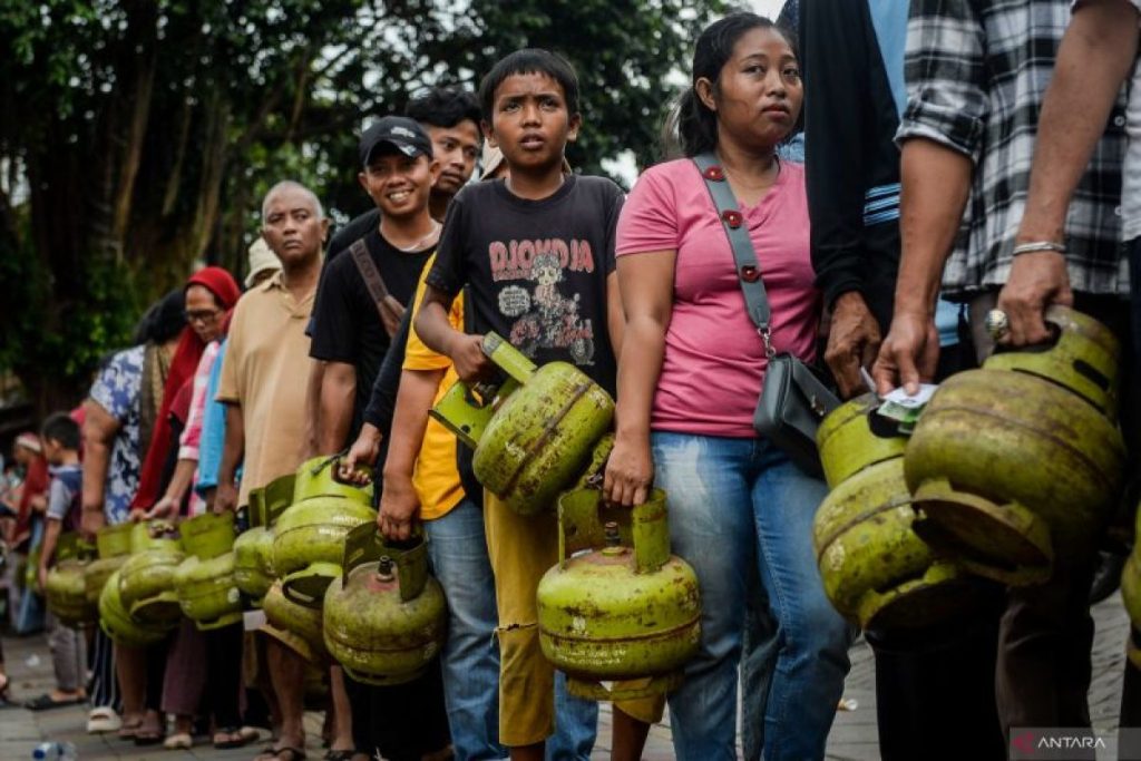 Pemerintah untuk memantau distribusi silinder LPG 3-kg secara ketat