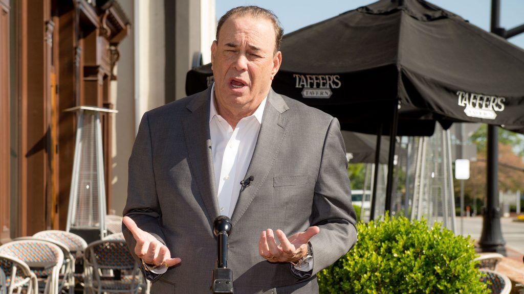 Pemimpin Demokrat Sekolah Jon Taffer Setelah menyalahkan Trump atas kenaikan harga