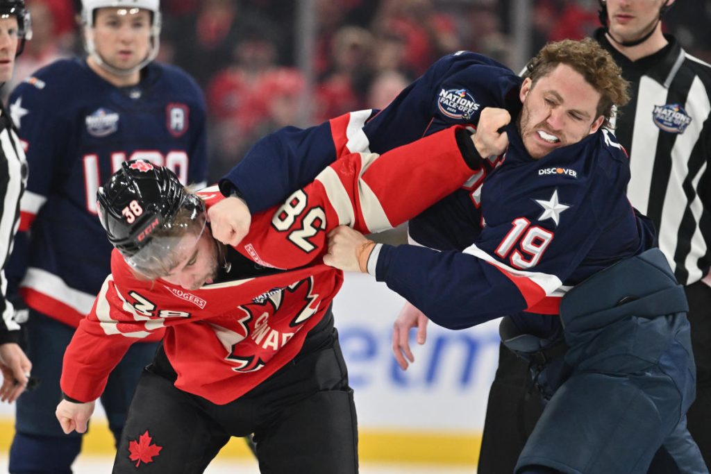 Persaingan hoki AS vs. Kanada mendidih dengan 3 perkelahian dalam 9 detik pertama