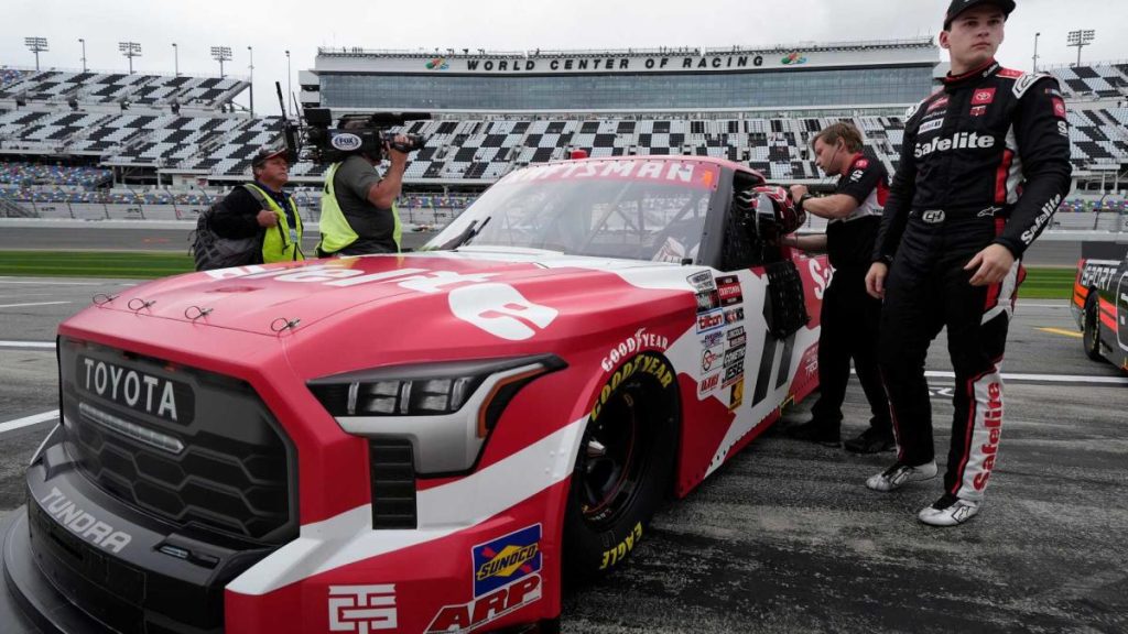 Perubahan Hukuman Post-Race Pemenang Truk NASCAR