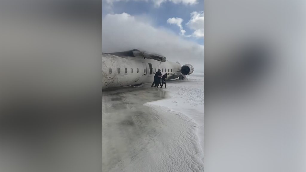 Pesawat AS membalikkan kembali ke tabrakan pendaratan di bandara Toronto