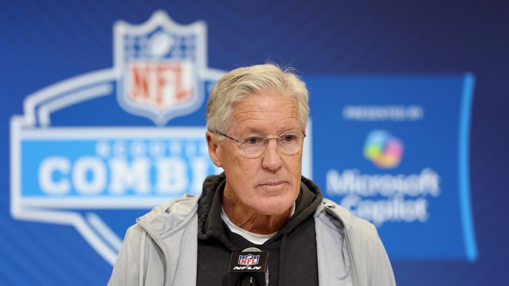 Pete Carroll: Posisi quarterback akan sangat diperebutkan