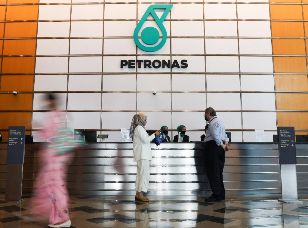 Petronas Mulls lebih dari US $ 1 miliar pinjaman untuk Proyek LNG Malaysia