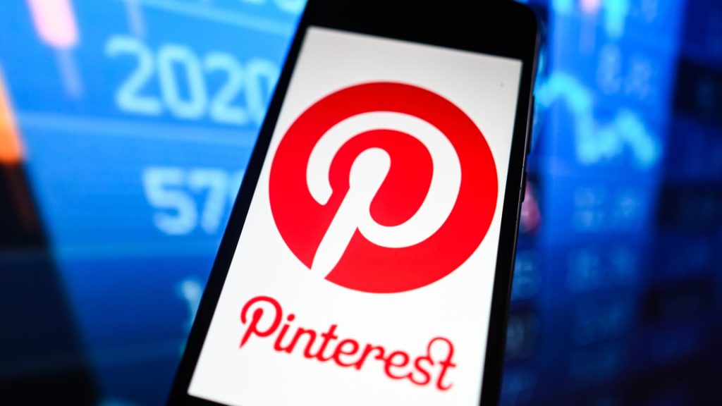 Pinterest membagikan roket 20% untuk pendapatan yang kuat dan pertumbuhan pengguna