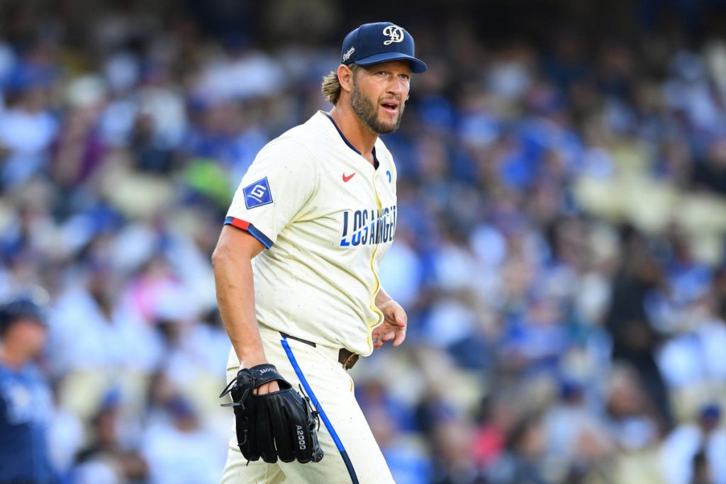 Pitcher lama Clayton Kershaw mendekati kesepakatan untuk kembali ke Dodgers, muncul untuk pelatihan musim semi