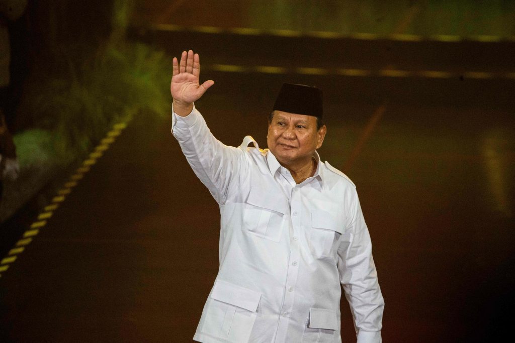 Prabowo menggantikan menteri kontroversial dalam perombakan pertama; Para kritikus mengatakan langkah itu gagal memperbaiki masalah utama