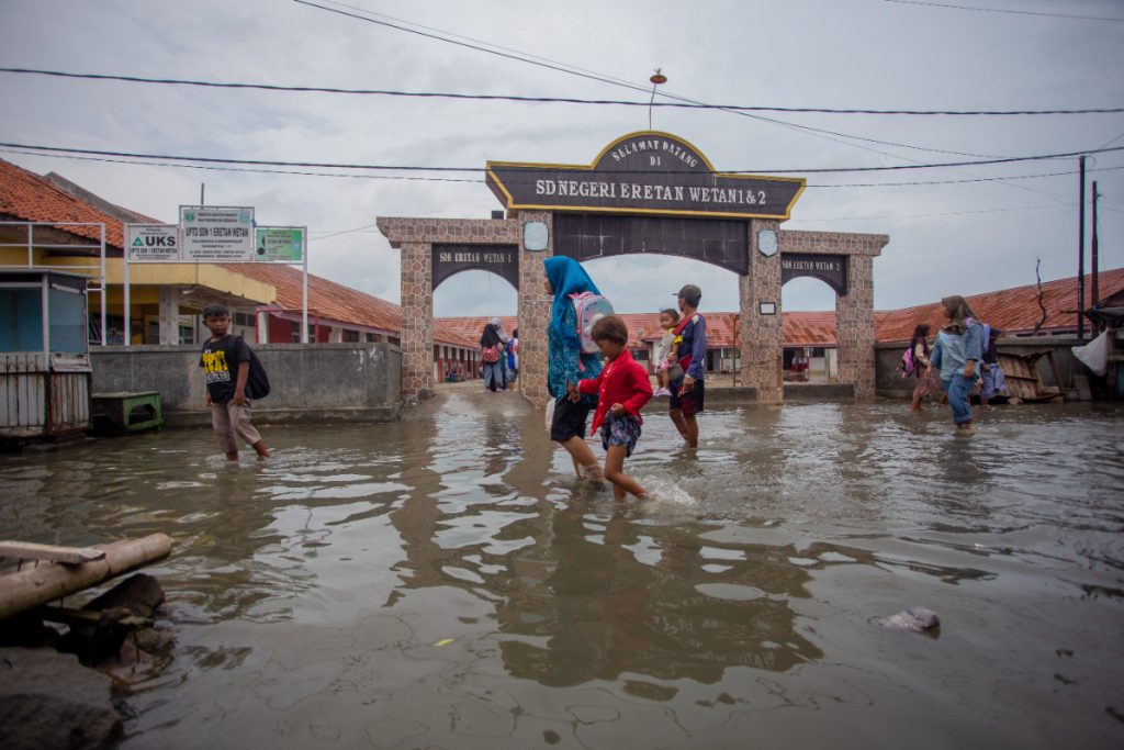 Prakiraan Cuaca Rabu, 26 Februari 2025 12 Wilayah di Indonesia Waspada Banjir Rob