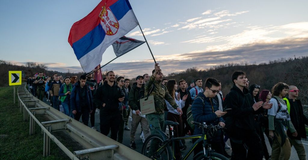 Protes Serbia menguji cengkeraman pemimpin kuat pada kekuasaan