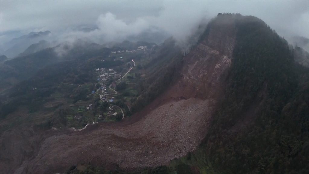 Puluhan yang hilang di tanah longsor Cina