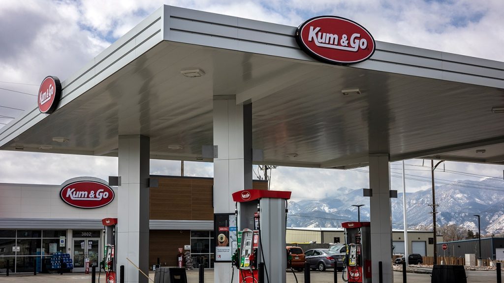 Rantai kenyamanan Kum & Go rebranding lusinan lokasi di beberapa negara bagian