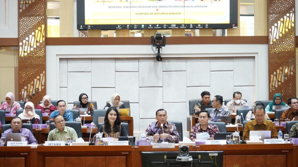 Rapat Kerja Komisi IX DPR Mendukbangga Paparkan Upaya Optimalisasi Bonus Demografi dengan Kebijakan yang Terintegrasi