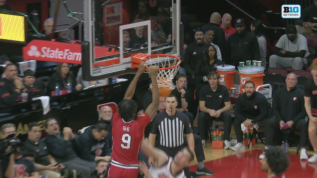 Rutgers ‘Dylan Grant melempar Dunk Slam Vicious di atas bek Illinois