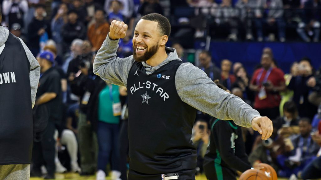 Saksikan Steph mencapai setengah lapangan liar, tanpa tampilan di All-Star Practice