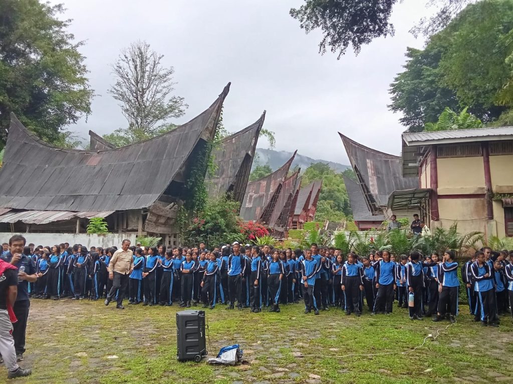 Semangat Pembersama Dan Edukasi Historikal Warnai Jalan Santai Di Monumen Di Pandjaitan