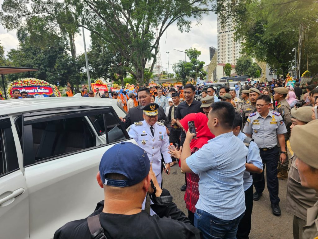 Setelah Dilantik, Supian Suri-Chandra Rahmansyah Disambut Meriah Ribuan Warak Dan Asn Di Balaikota