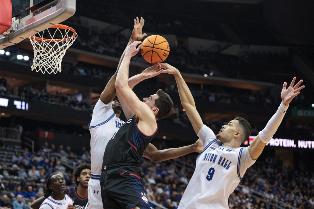 Seton Hall Stuns UConn-Dua kali-dengan kemenangan 69-68 detik terakhir yang mendebarkan setelah memaksa lembur