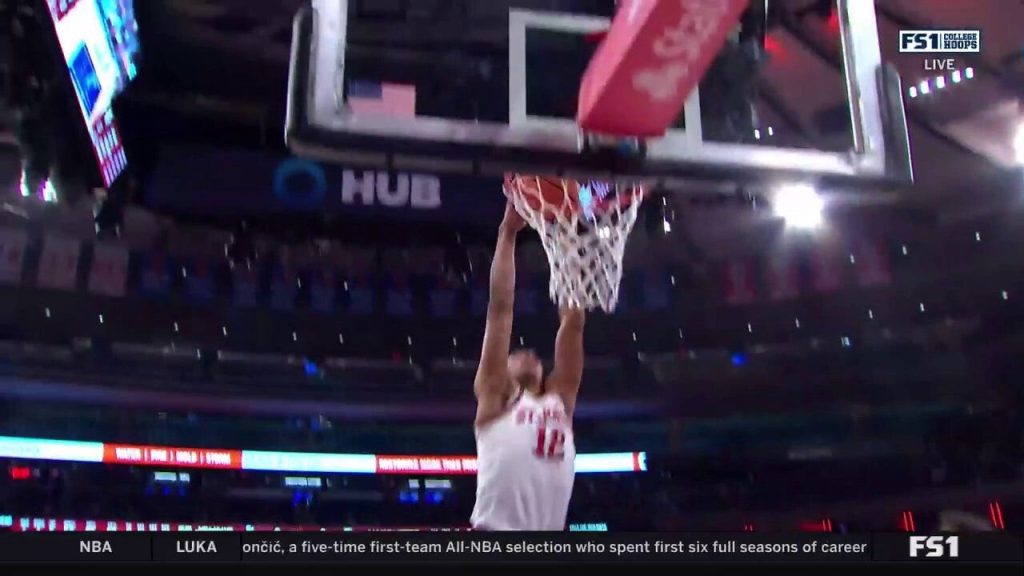 St John’s RJ Luis Jr. melempar dunk dalam urutan liar awal vs Marquette