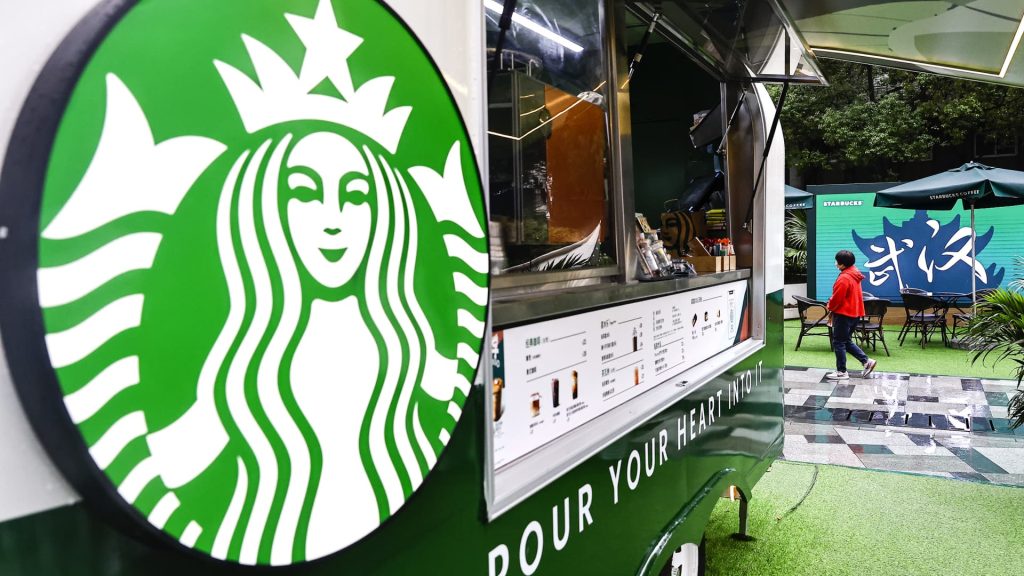 Starbucks sedang berjuang untuk menumbuhkan penjualan di Cina. Inilah alasannya