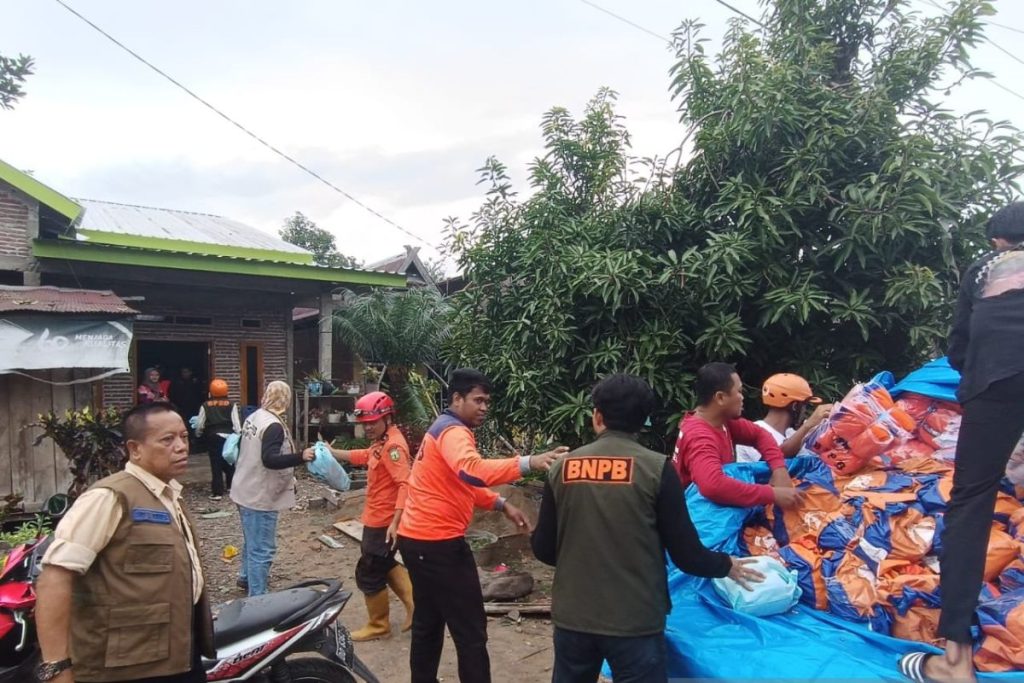 Sulawesi Selatan: BNPB memberikan bantuan untuk korban tornado di Luwu