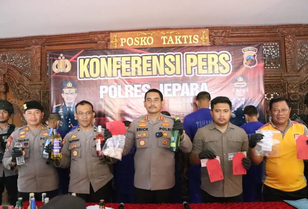 TIGA ANGGOTA POLRESTA JEPARA KONSUMSI NARKOBA