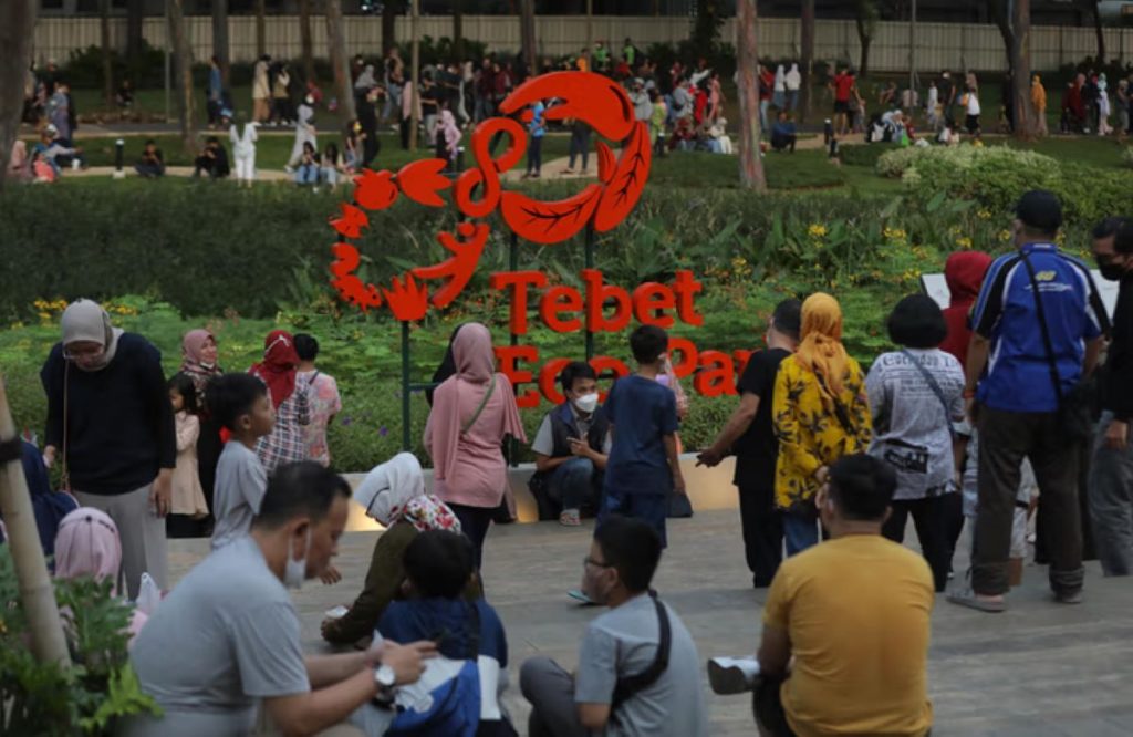 Taman di Jakarta Beroperasi 24 Jam, Dinas Pastikan Kebersihan Terjaga