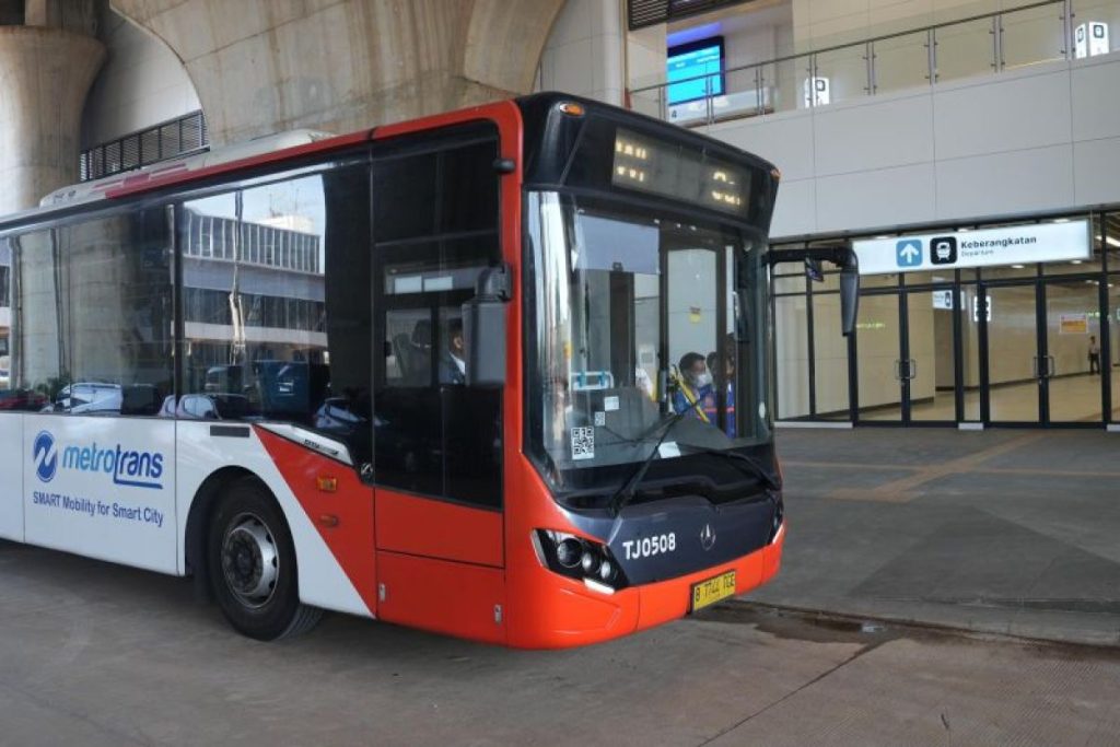 Transjakarta Bakal Tempatkan Petugas Di Perlintasan Kereta