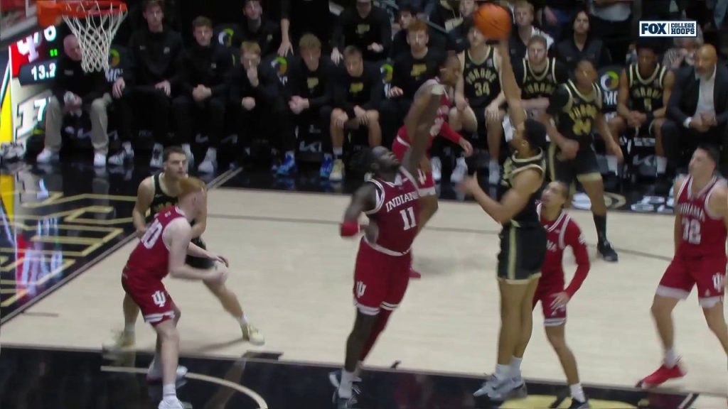 Trey Kaufman-Renn Mengetuk Tembakan Kait Pemenang Game Untuk Menyegel Kemenangan 81-76 Purdue atas Indiana