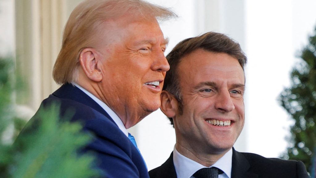 Trump, Konferensi Pers Emmanuel Macron mengadakan