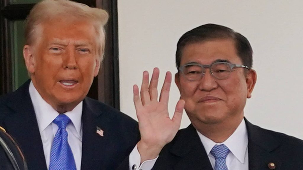 Trump dan Perdana Menteri Jepang mengadakan konferensi pers