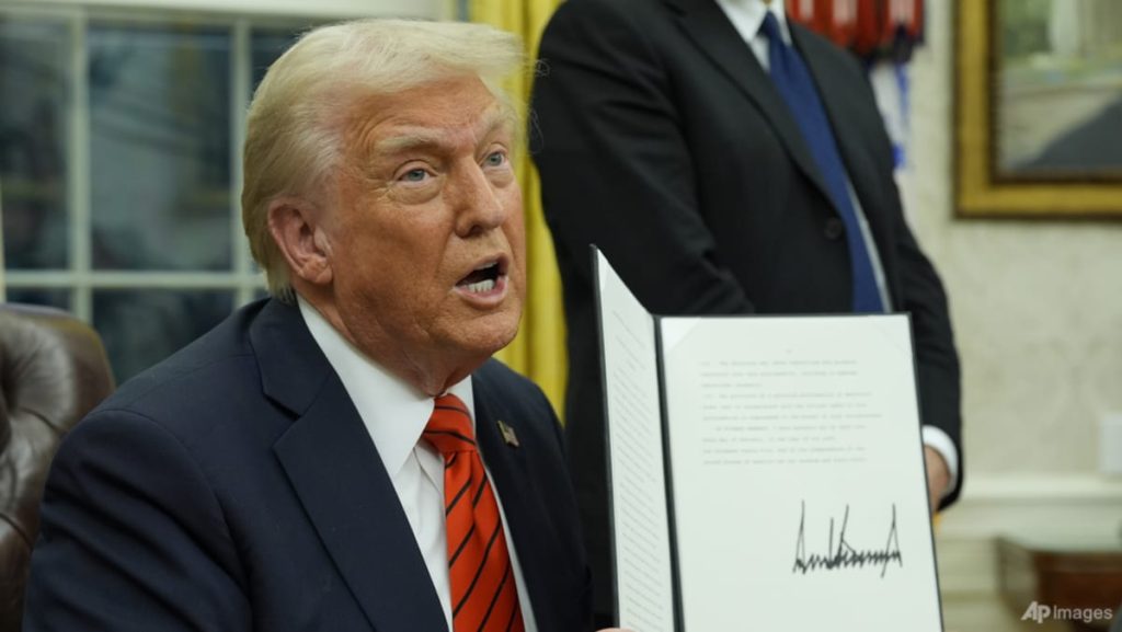 Trump menandatangani perintah eksekutif tentang baja, tarif aluminium