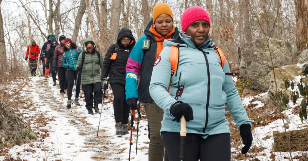 Tuan rumah aneh Brooklyn Hosts Black History Month Hike