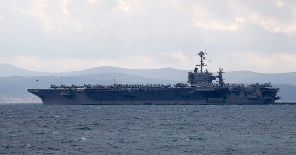 USS Harry S. Truman Carrier bertabrakan dengan kapal komersial dari Mesir