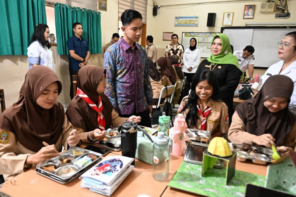 VP Gibran mengevaluasi implementasi MBG di dua sekolah di Jakarta Timur