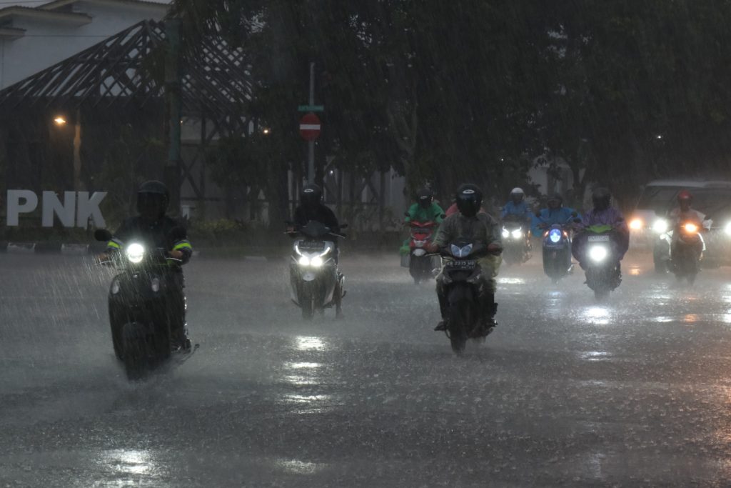 12 Wilayah Berpotensi Hujan Lebat, Ini Prakiraan Cuaca Jawa Barat 14 Maret 2025