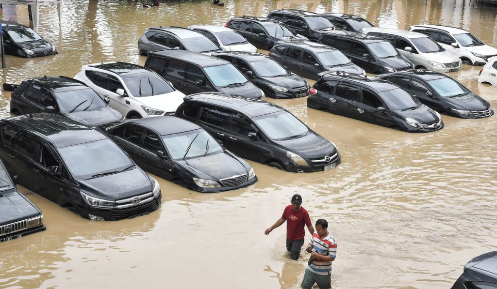 342 PASUKAN Pelangi Jakarta Bantu Penanganan Banjir Bekasi