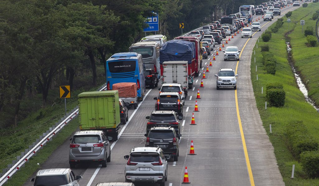 ARUS LALU LINTAS DI TOL CIPALI MULAI MENINGKAT