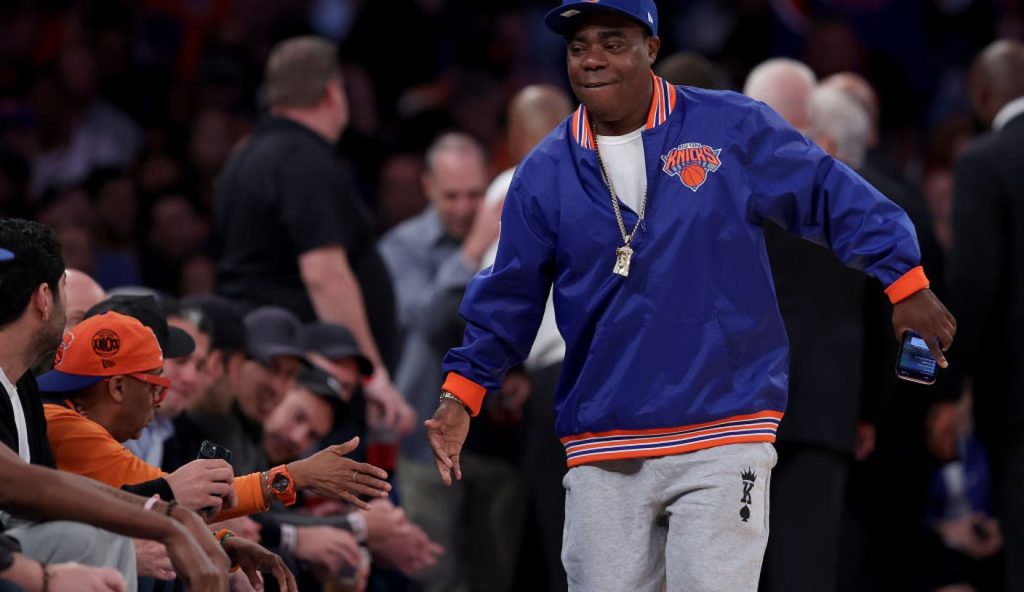 Aktor dan komedian Tracy Morgan sakit di permainan Knicks, menunda aksi