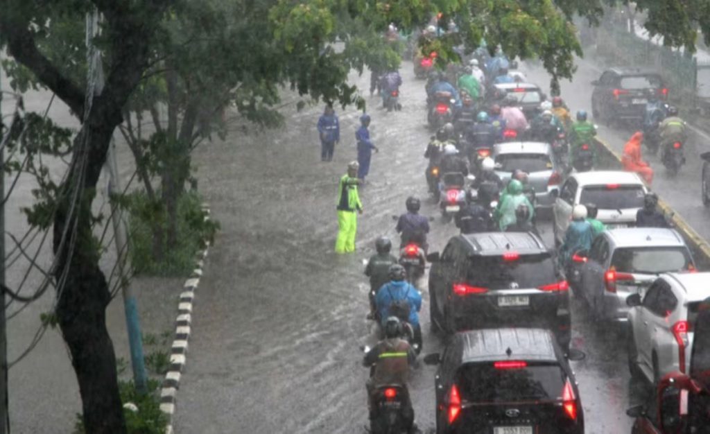 Ancaman Hujan Ekstrem, bpbd DKI Imbau Warak Waspada Perubahan Cuaca