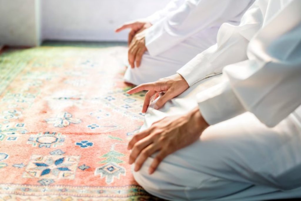 Bacaan Niat Sholat Tahajud Lengkap Delangan Tata Carananya