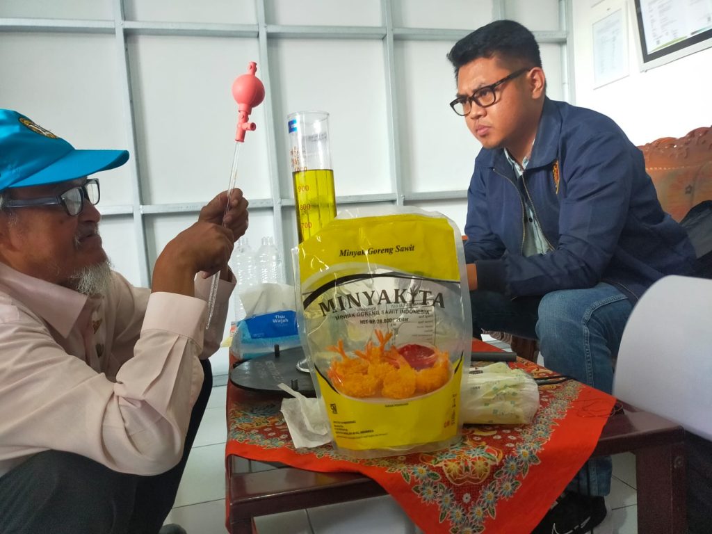 Balai Kemetrologian Tasikmalaya Sidak Ukuran Minyakita di Sejumlah Distributor